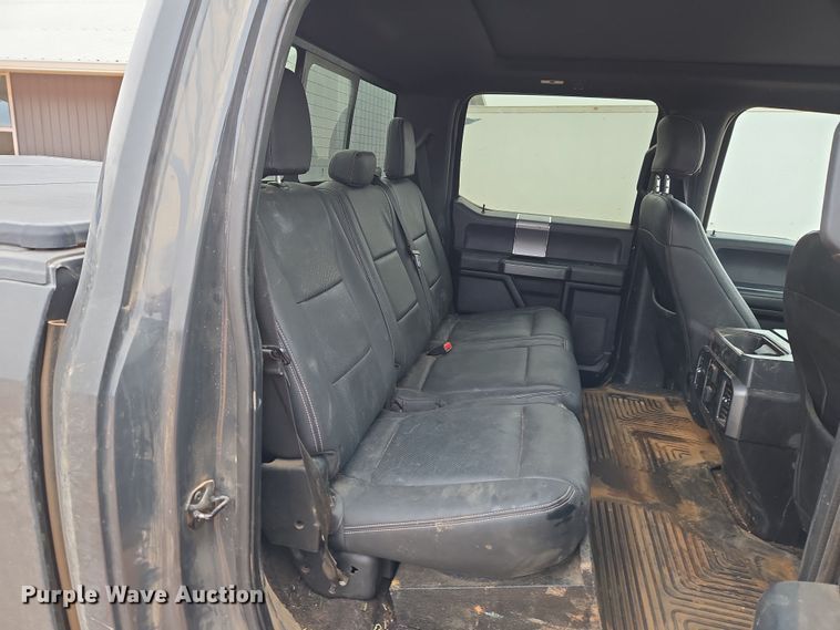 image for item ET1174 2016 Ford F150 XLT Crew Cab pickup truck