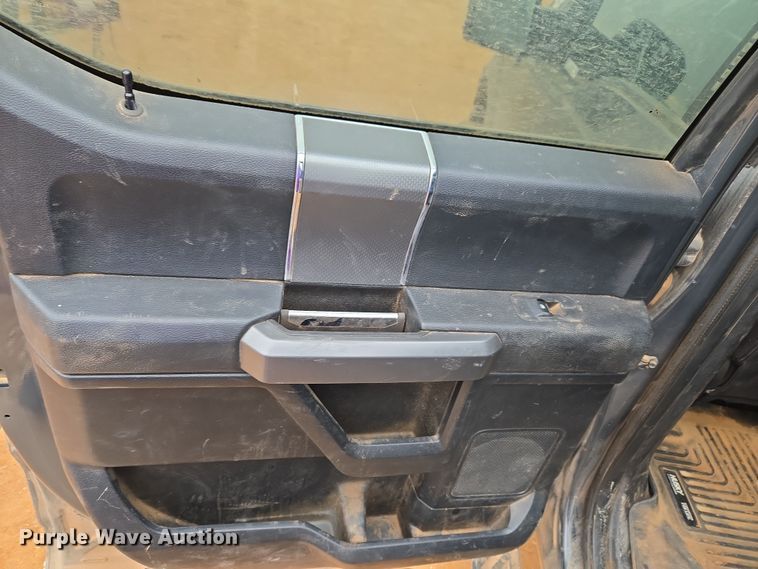 image for item ET1174 2016 Ford F150 XLT Crew Cab pickup truck