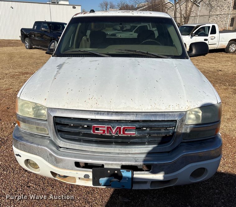 image for item ET1178 2004 GMC Sierra 1500 Ext. Cab pickup truck
