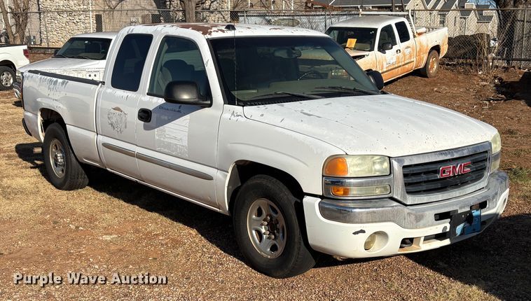 image for item ET1178 2004 GMC Sierra 1500 Ext. Cab pickup truck