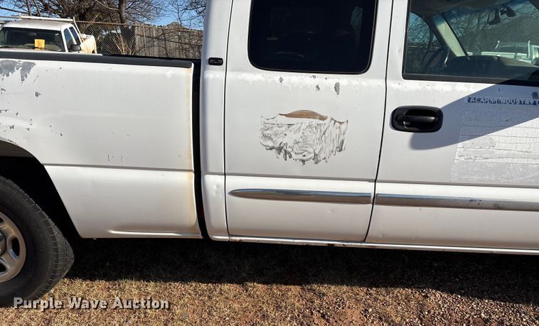 image for item ET1178 2004 GMC Sierra 1500 Ext. Cab pickup truck