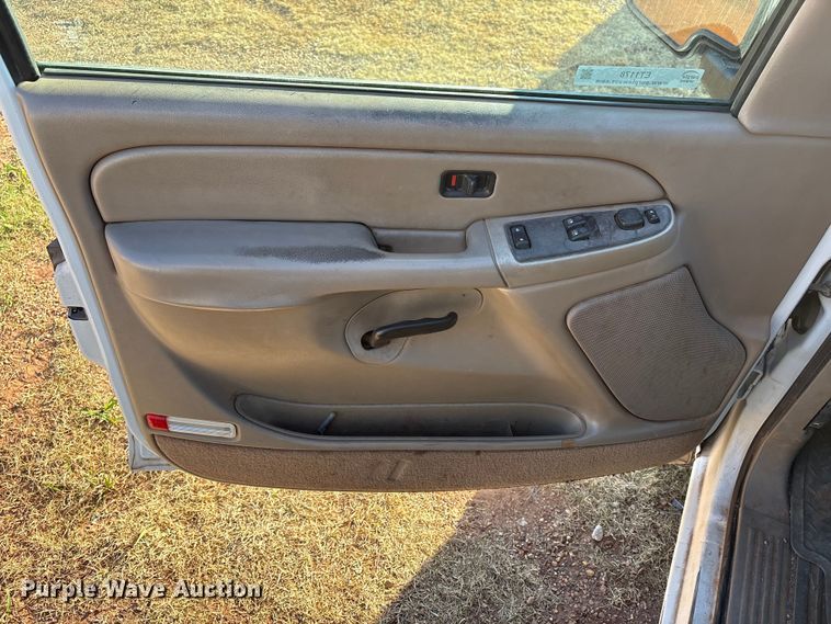 image for item ET1178 2004 GMC Sierra 1500 Ext. Cab pickup truck