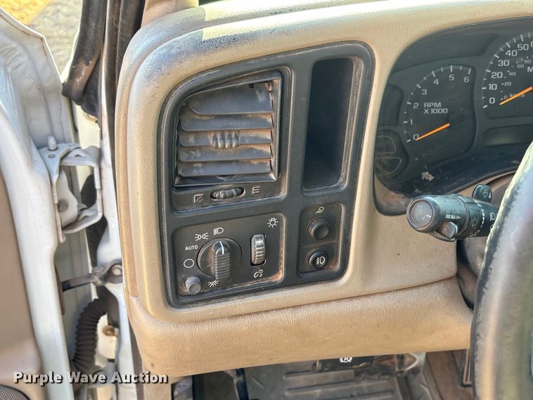 image for item ET1178 2004 GMC Sierra 1500 Ext. Cab pickup truck