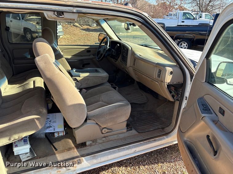 image for item ET1178 2004 GMC Sierra 1500 Ext. Cab pickup truck