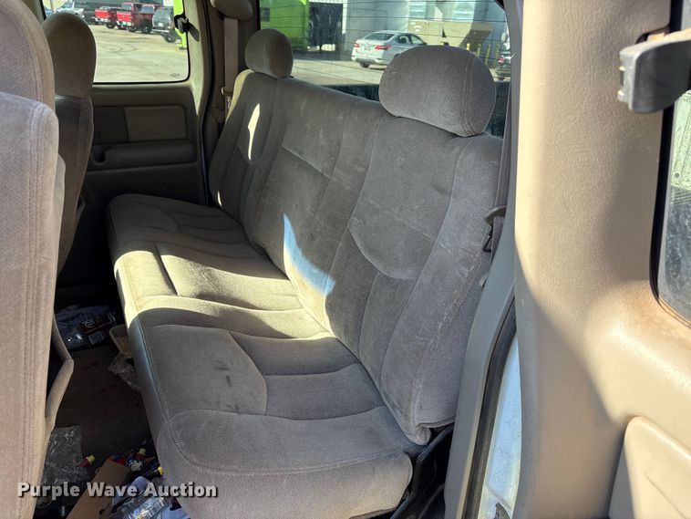 image for item ET1178 2004 GMC Sierra 1500 Ext. Cab pickup truck