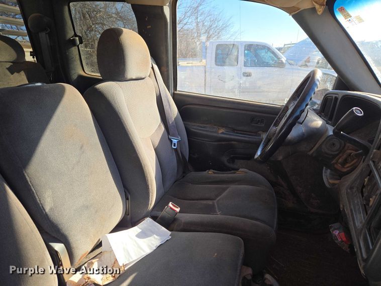 image for item ET1179 2006 GMC Sierra 1500 Ext. Cab pickup truck