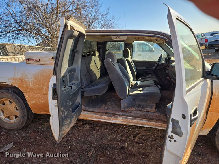 image for item ET1179 2006 GMC Sierra 1500 Ext. Cab pickup truck