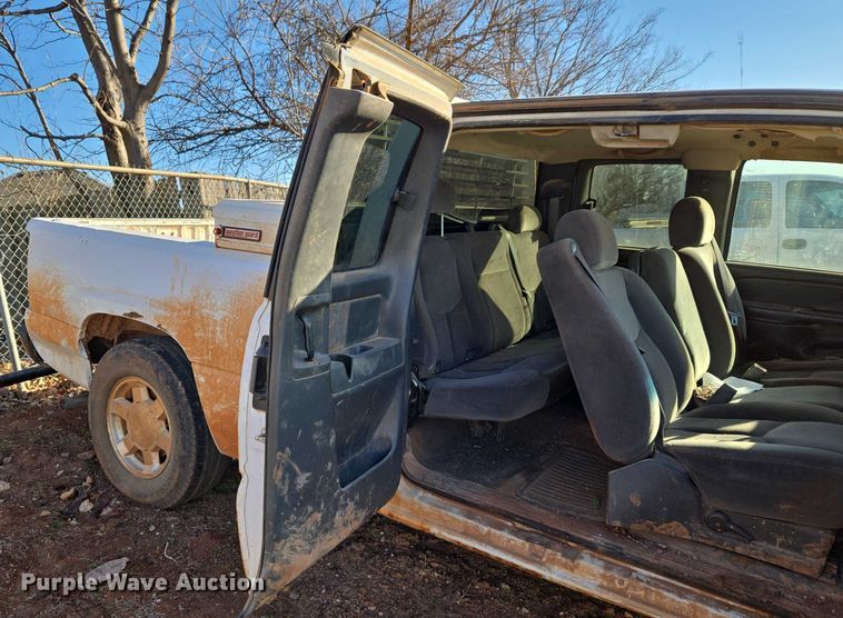 image for item ET1179 2006 GMC Sierra 1500 Ext. Cab pickup truck