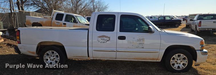 image for item ET1180 2006 GMC Sierra 1500 Ext. Cab pickup truck