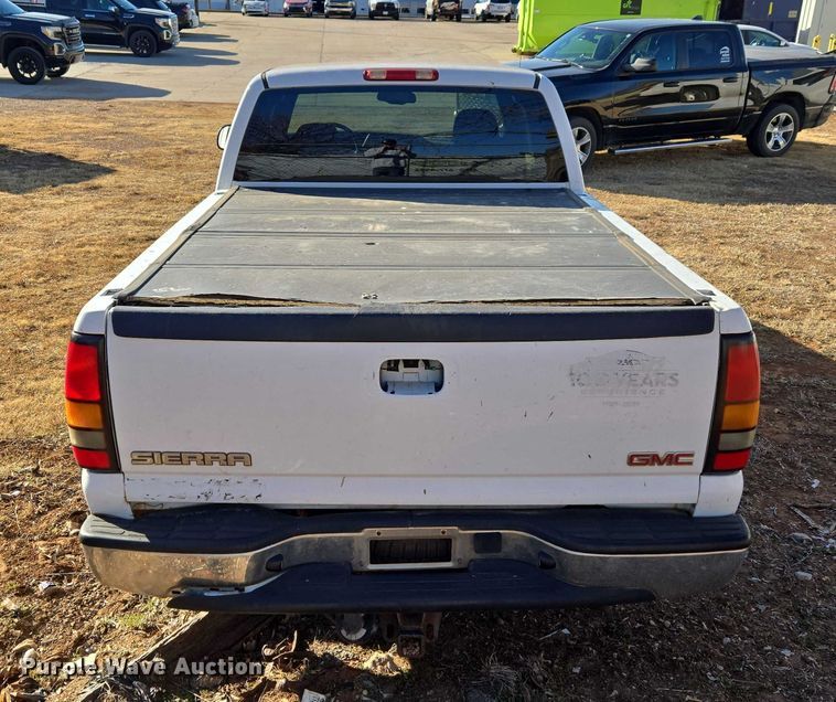 image for item ET1180 2006 GMC Sierra 1500 Ext. Cab pickup truck