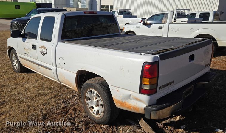 image for item ET1180 2006 GMC Sierra 1500 Ext. Cab pickup truck