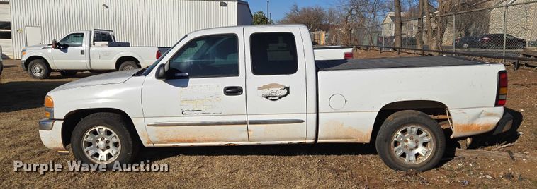image for item ET1180 2006 GMC Sierra 1500 Ext. Cab pickup truck