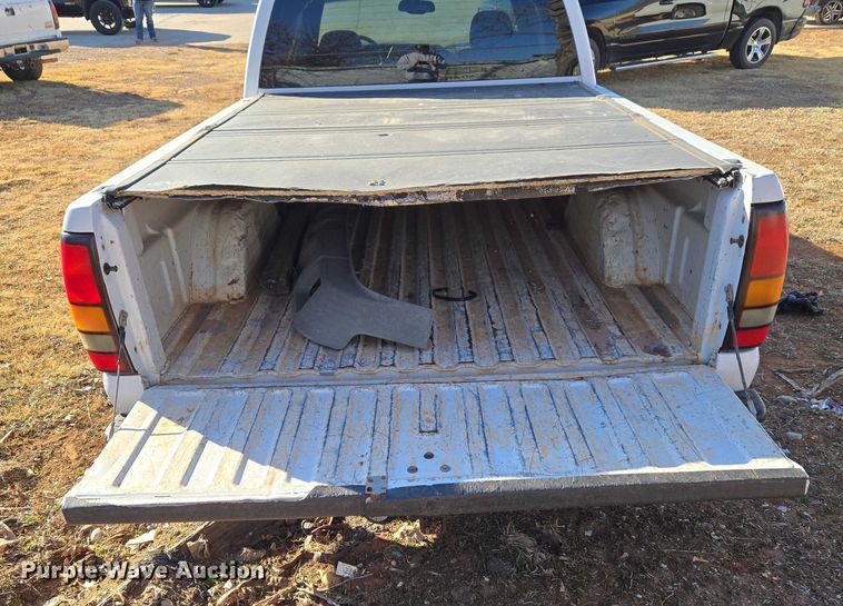 image for item ET1180 2006 GMC Sierra 1500 Ext. Cab pickup truck