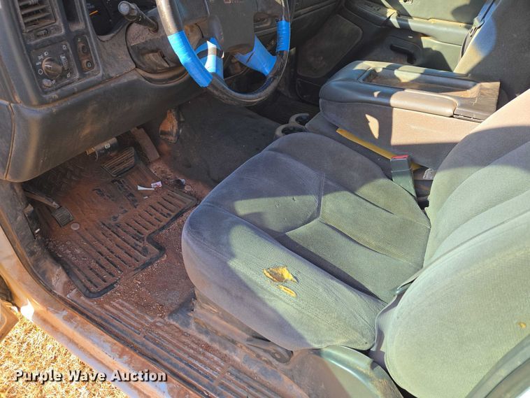 image for item ET1180 2006 GMC Sierra 1500 Ext. Cab pickup truck