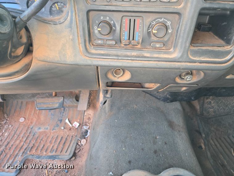 image for item ET1180 2006 GMC Sierra 1500 Ext. Cab pickup truck