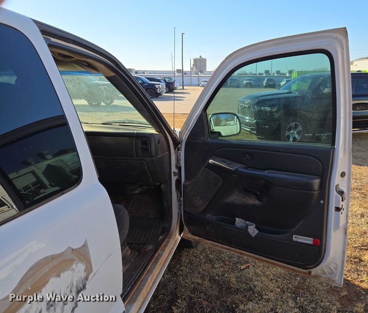 image for item ET1180 2006 GMC Sierra 1500 Ext. Cab pickup truck