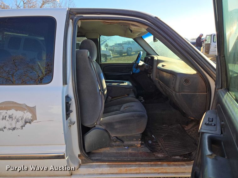 image for item ET1180 2006 GMC Sierra 1500 Ext. Cab pickup truck