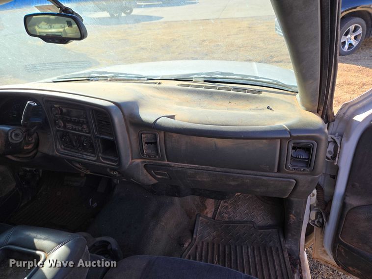 image for item ET1180 2006 GMC Sierra 1500 Ext. Cab pickup truck