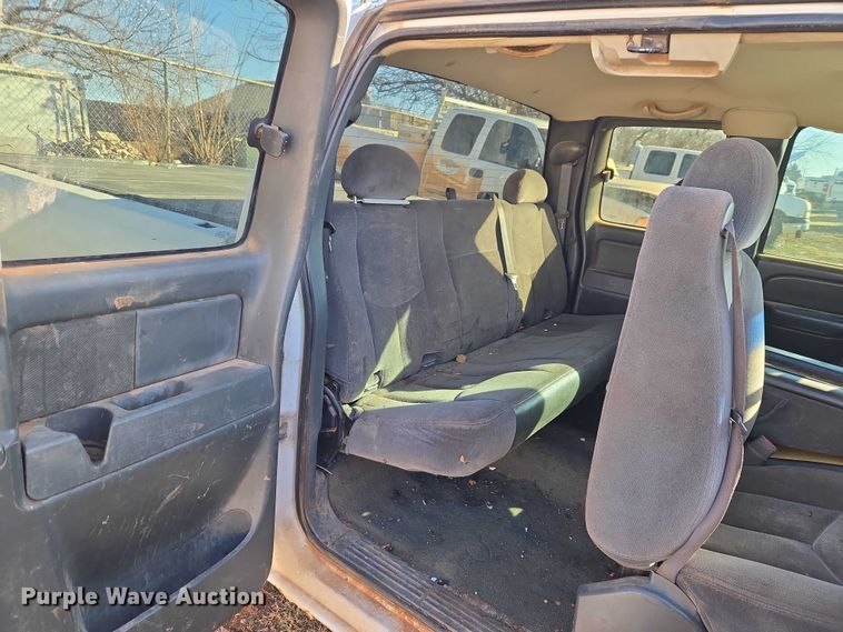 image for item ET1180 2006 GMC Sierra 1500 Ext. Cab pickup truck