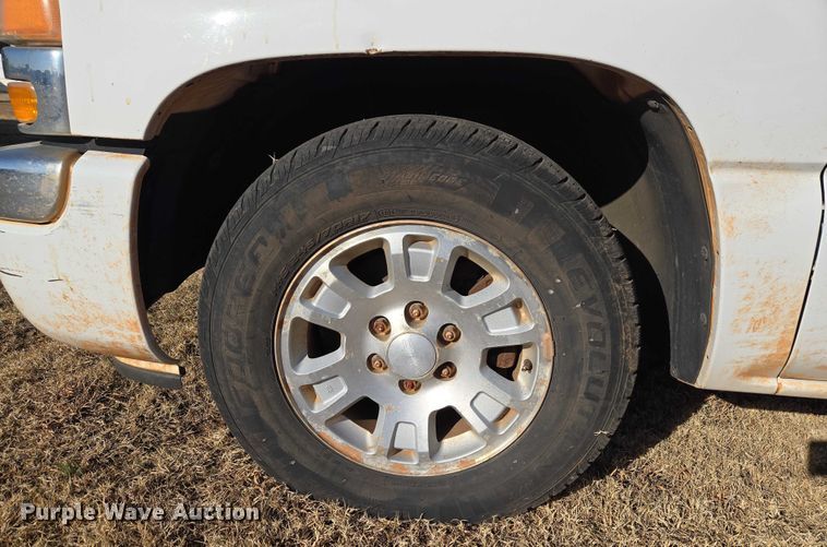 image for item ET1180 2006 GMC Sierra 1500 Ext. Cab pickup truck