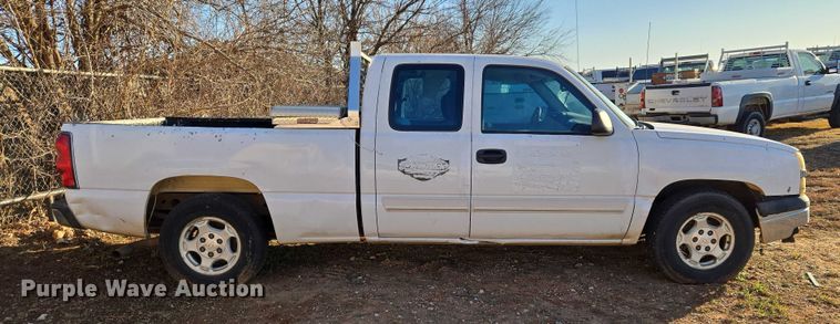 image for item ET1181 2004 Chevrolet Silverado 1500 Ext. Cab pickup truck