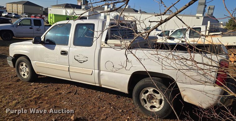 image for item ET1181 2004 Chevrolet Silverado 1500 Ext. Cab pickup truck