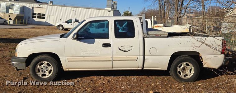 image for item ET1181 2004 Chevrolet Silverado 1500 Ext. Cab pickup truck