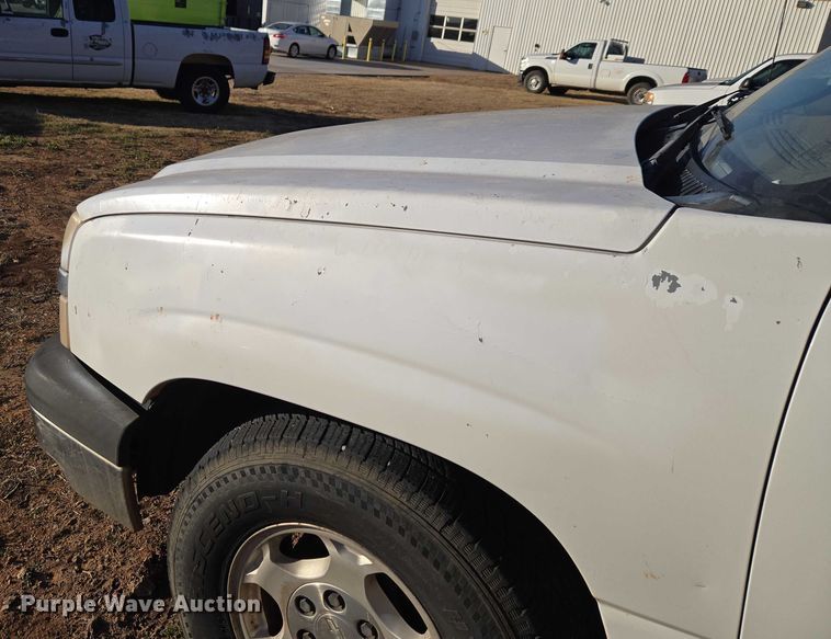 image for item ET1181 2004 Chevrolet Silverado 1500 Ext. Cab pickup truck