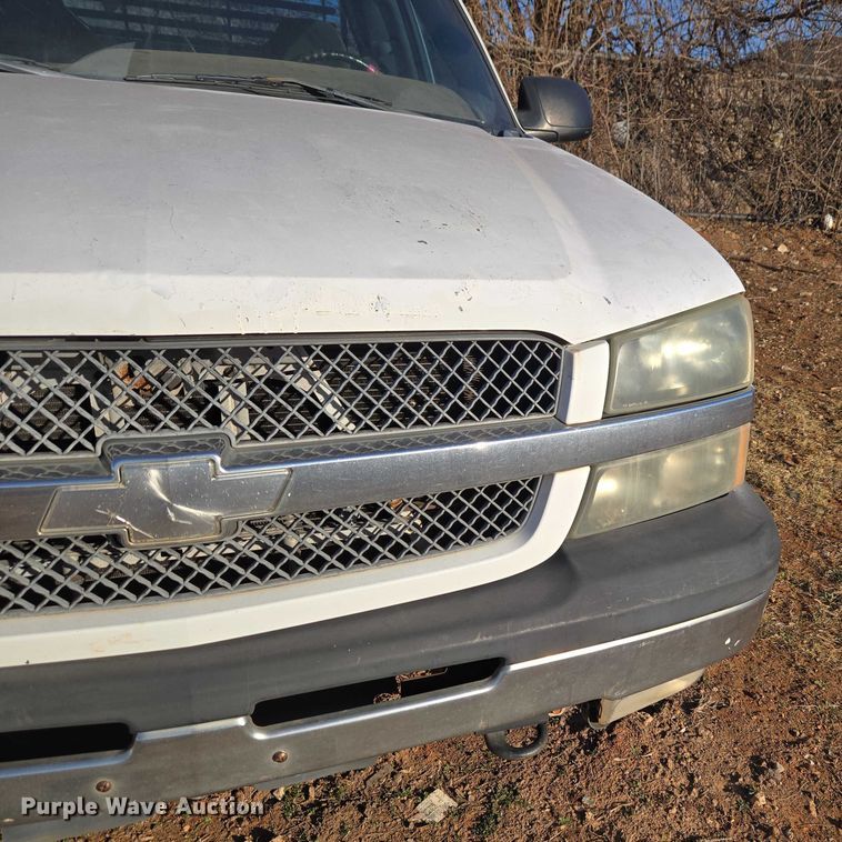 image for item ET1181 2004 Chevrolet Silverado 1500 Ext. Cab pickup truck