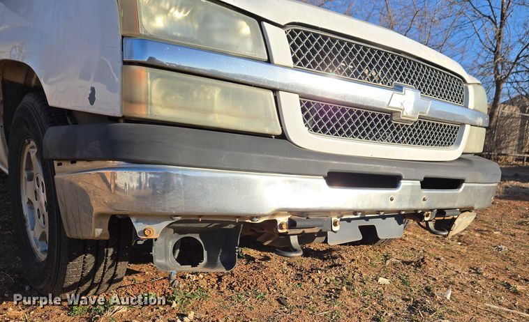 image for item ET1181 2004 Chevrolet Silverado 1500 Ext. Cab pickup truck