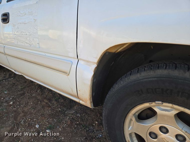 image for item ET1181 2004 Chevrolet Silverado 1500 Ext. Cab pickup truck