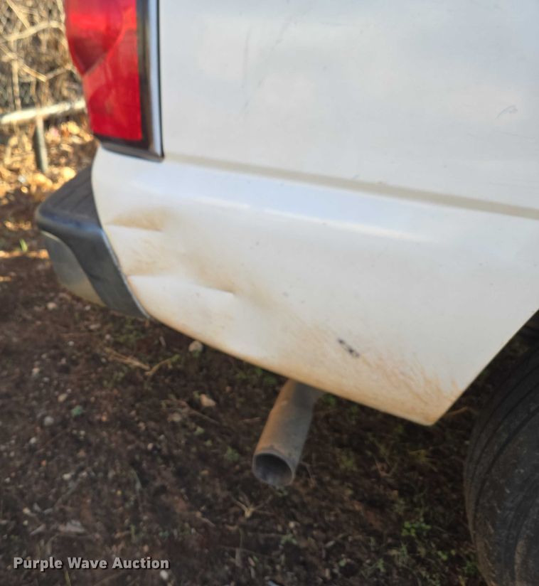 image for item ET1181 2004 Chevrolet Silverado 1500 Ext. Cab pickup truck