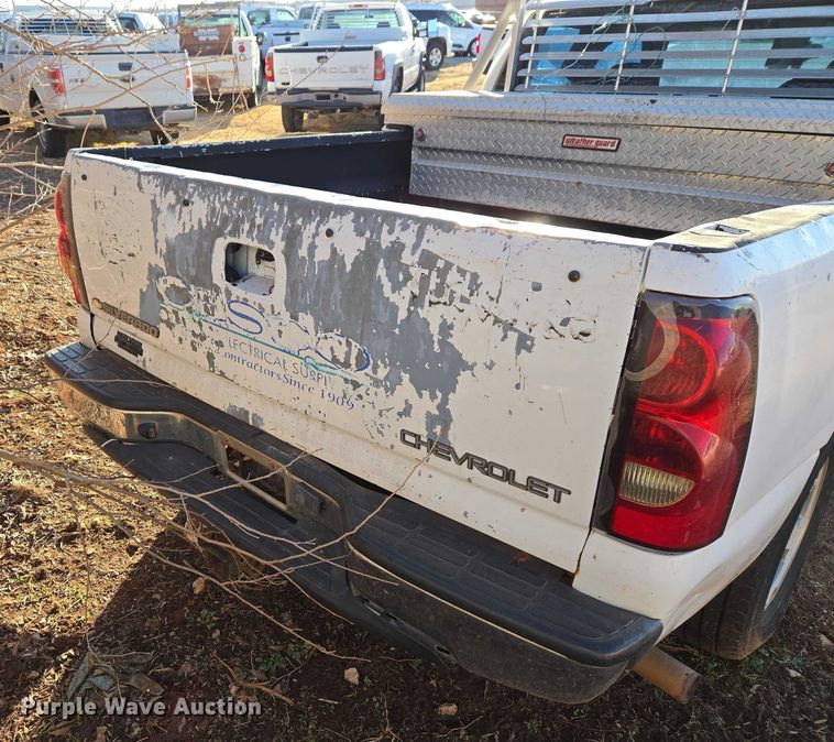 image for item ET1181 2004 Chevrolet Silverado 1500 Ext. Cab pickup truck