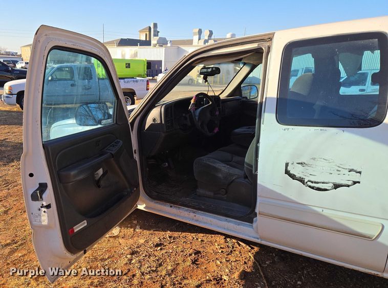 image for item ET1181 2004 Chevrolet Silverado 1500 Ext. Cab pickup truck