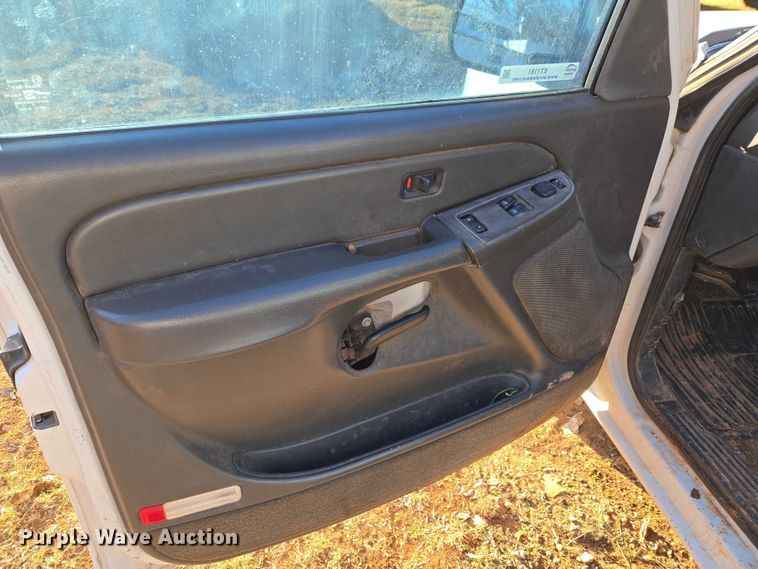 image for item ET1181 2004 Chevrolet Silverado 1500 Ext. Cab pickup truck