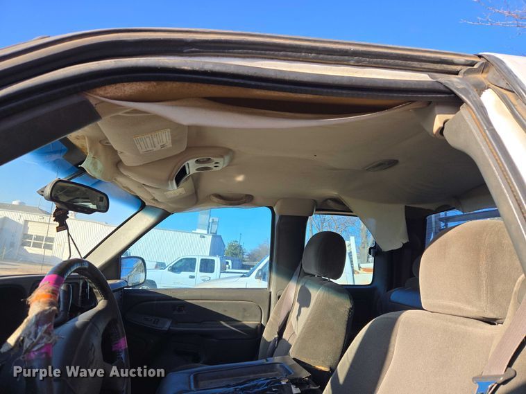 image for item ET1181 2004 Chevrolet Silverado 1500 Ext. Cab pickup truck