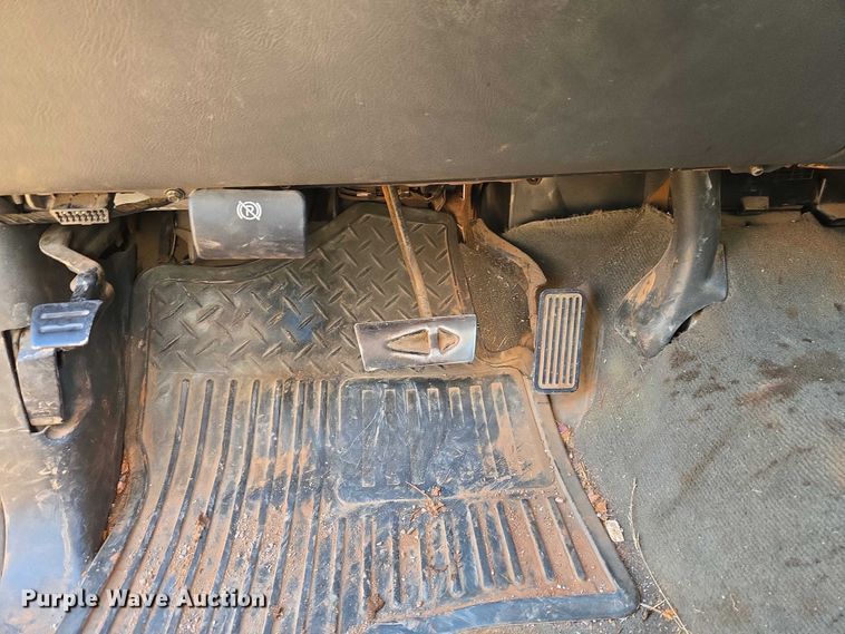 image for item ET1181 2004 Chevrolet Silverado 1500 Ext. Cab pickup truck