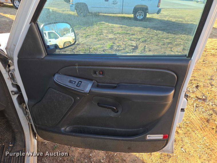 image for item ET1181 2004 Chevrolet Silverado 1500 Ext. Cab pickup truck