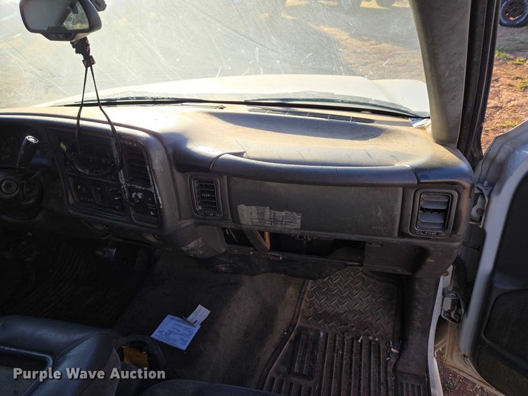 image for item ET1181 2004 Chevrolet Silverado 1500 Ext. Cab pickup truck