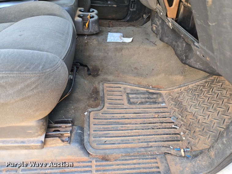 image for item ET1181 2004 Chevrolet Silverado 1500 Ext. Cab pickup truck