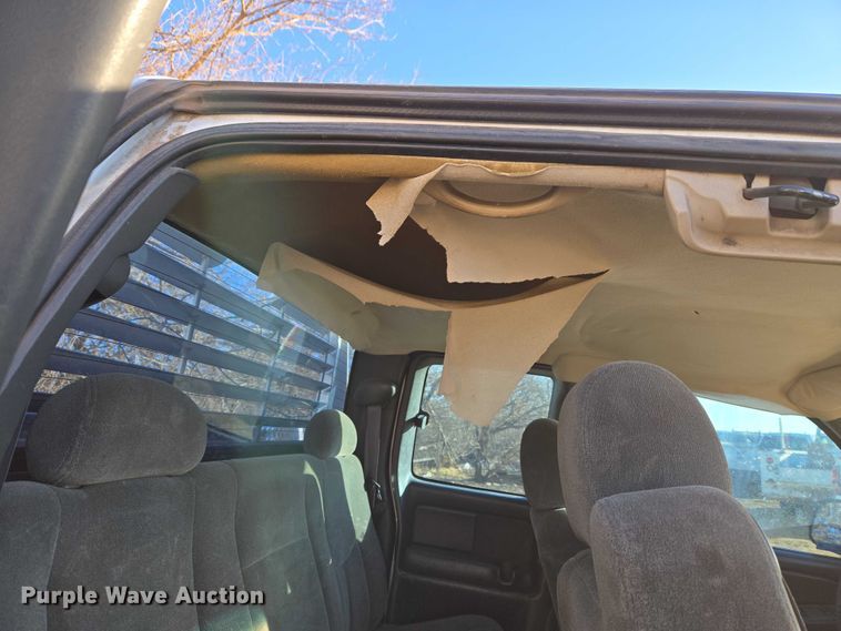 image for item ET1181 2004 Chevrolet Silverado 1500 Ext. Cab pickup truck