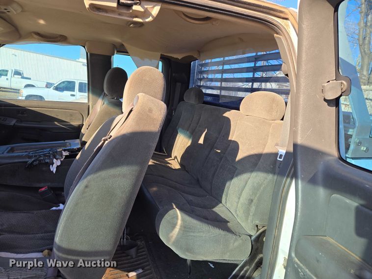 image for item ET1181 2004 Chevrolet Silverado 1500 Ext. Cab pickup truck