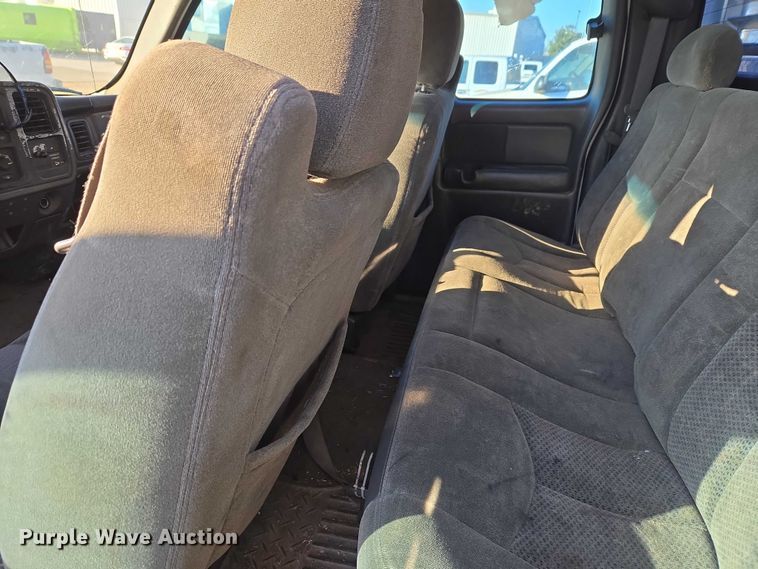 image for item ET1181 2004 Chevrolet Silverado 1500 Ext. Cab pickup truck