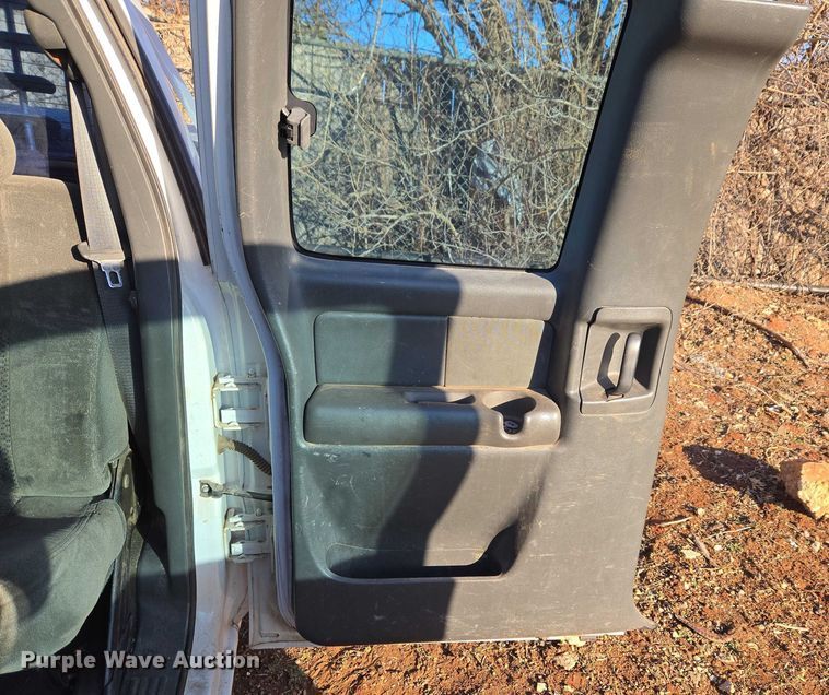 image for item ET1181 2004 Chevrolet Silverado 1500 Ext. Cab pickup truck