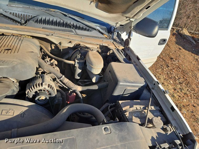 image for item ET1181 2004 Chevrolet Silverado 1500 Ext. Cab pickup truck