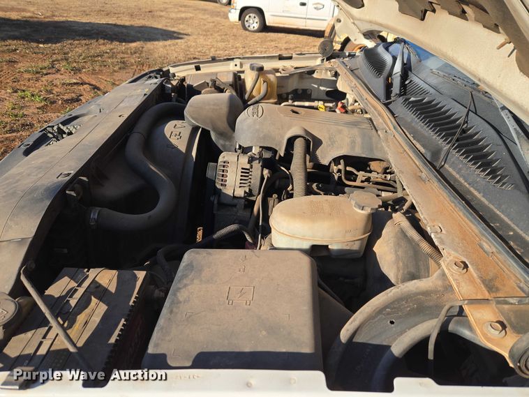 image for item ET1181 2004 Chevrolet Silverado 1500 Ext. Cab pickup truck