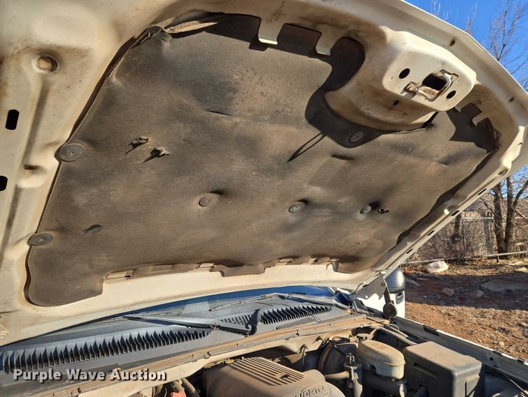 image for item ET1181 2004 Chevrolet Silverado 1500 Ext. Cab pickup truck