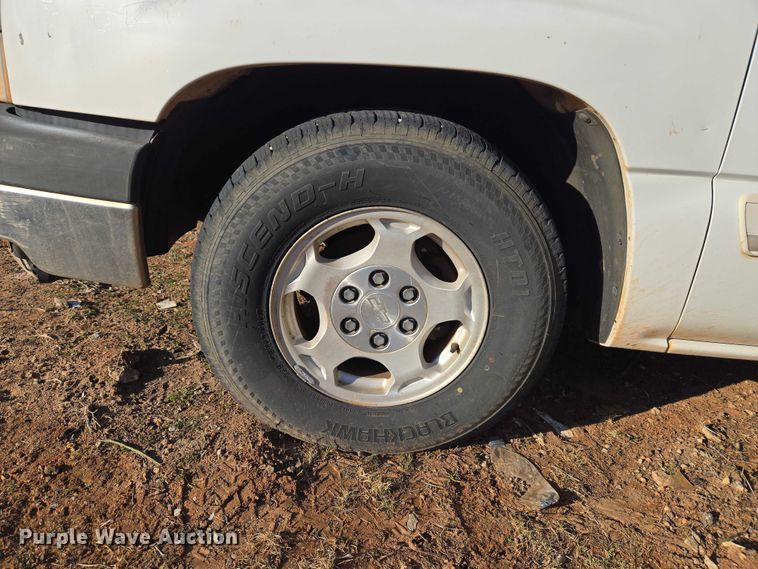 image for item ET1181 2004 Chevrolet Silverado 1500 Ext. Cab pickup truck