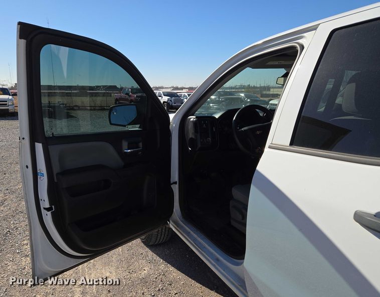 image for item ET1182 2019 Chevrolet Silverado 1500 Ext. Cab pickup truck