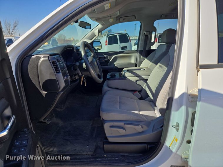 image for item ET1182 2019 Chevrolet Silverado 1500 Ext. Cab pickup truck